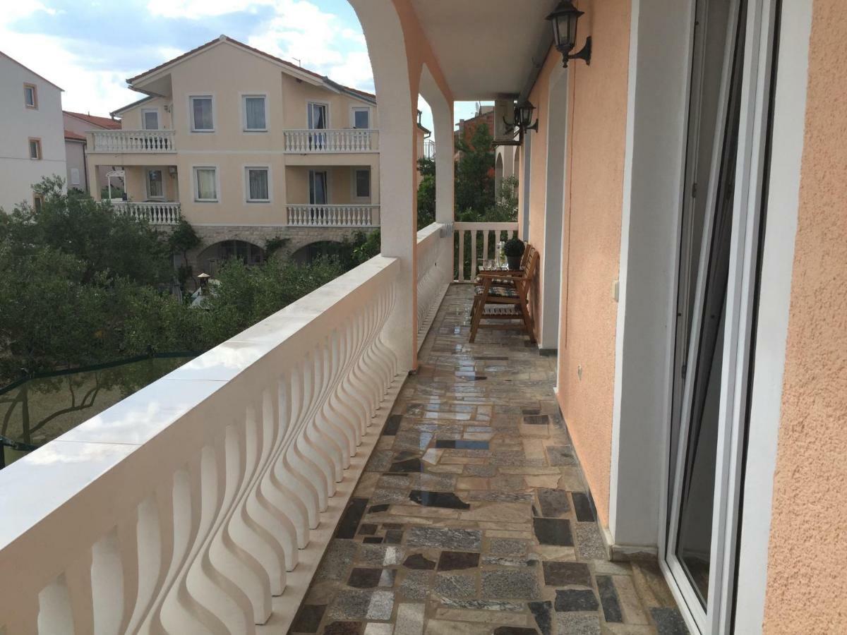 Apartments Villa Dolmar Vodice Exterior photo