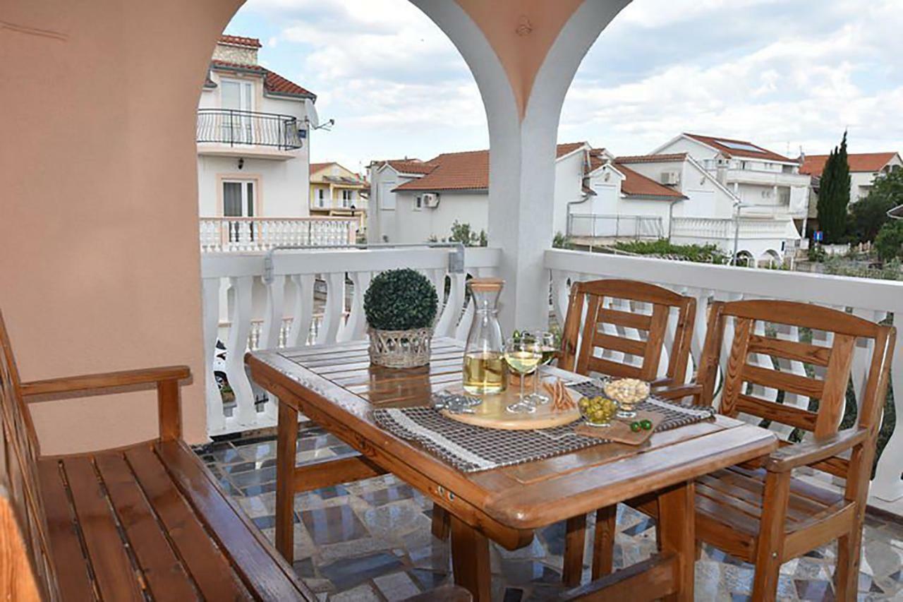 Apartments Villa Dolmar Vodice Exterior photo