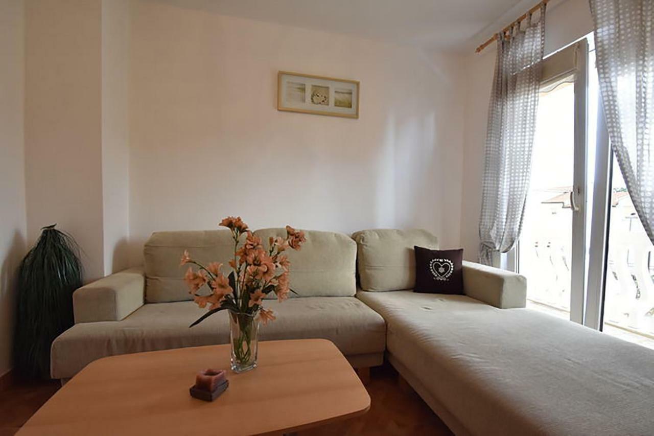 Apartments Villa Dolmar Vodice Exterior photo