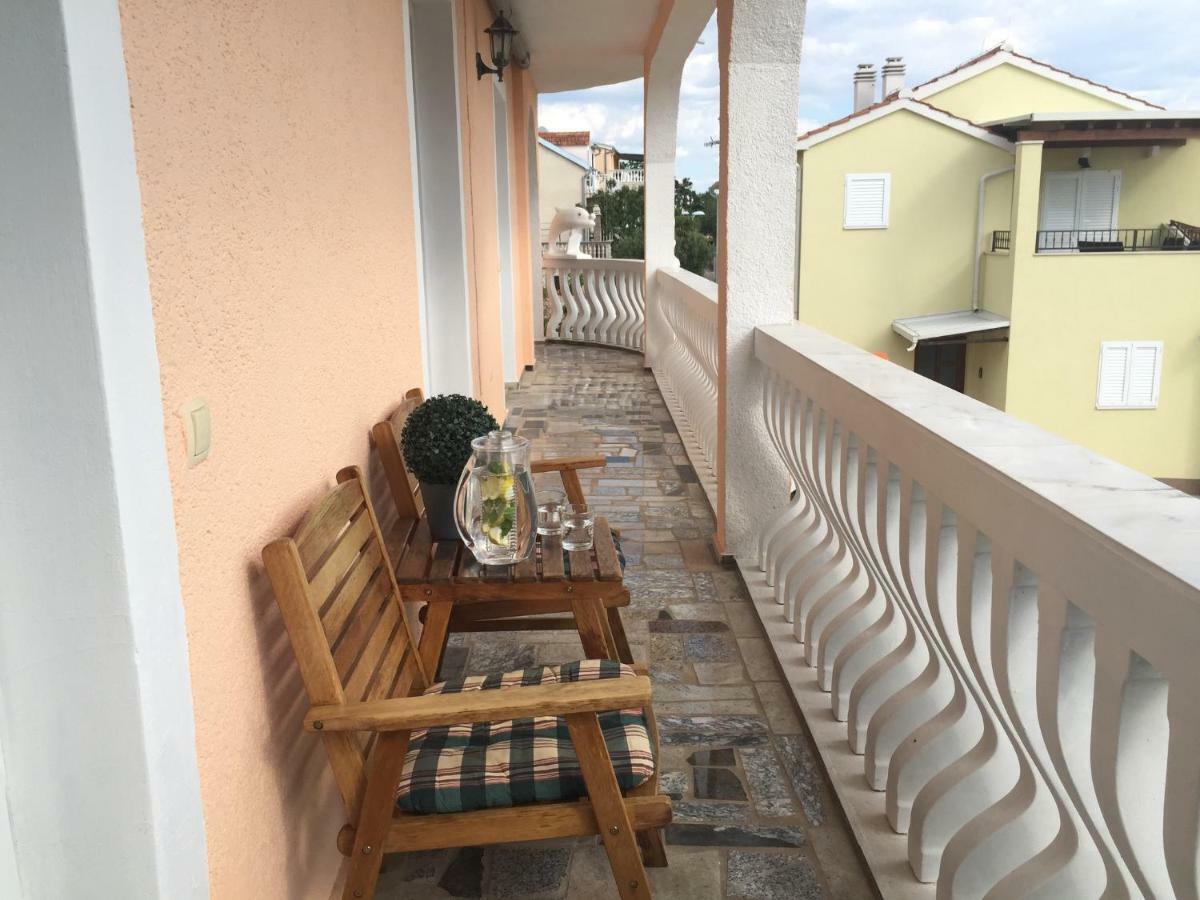Apartments Villa Dolmar Vodice Exterior photo